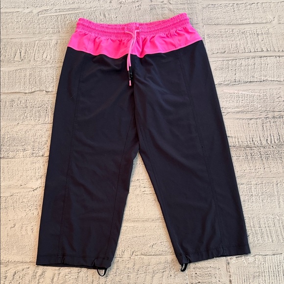 lululemon athletica Cropped Joggers - Picture 1 of 6